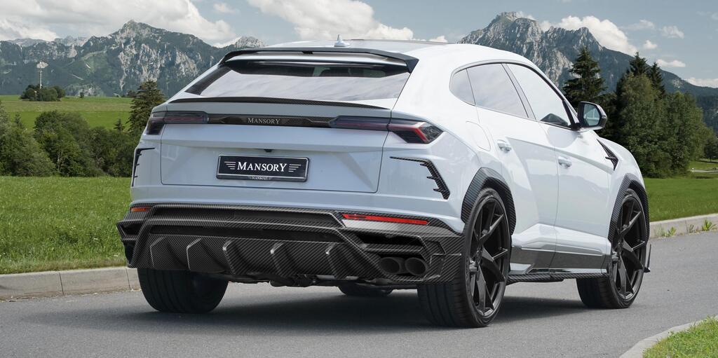 Lamborghini Urus украсили многочисленными аэродинамическими элементами из углепластика