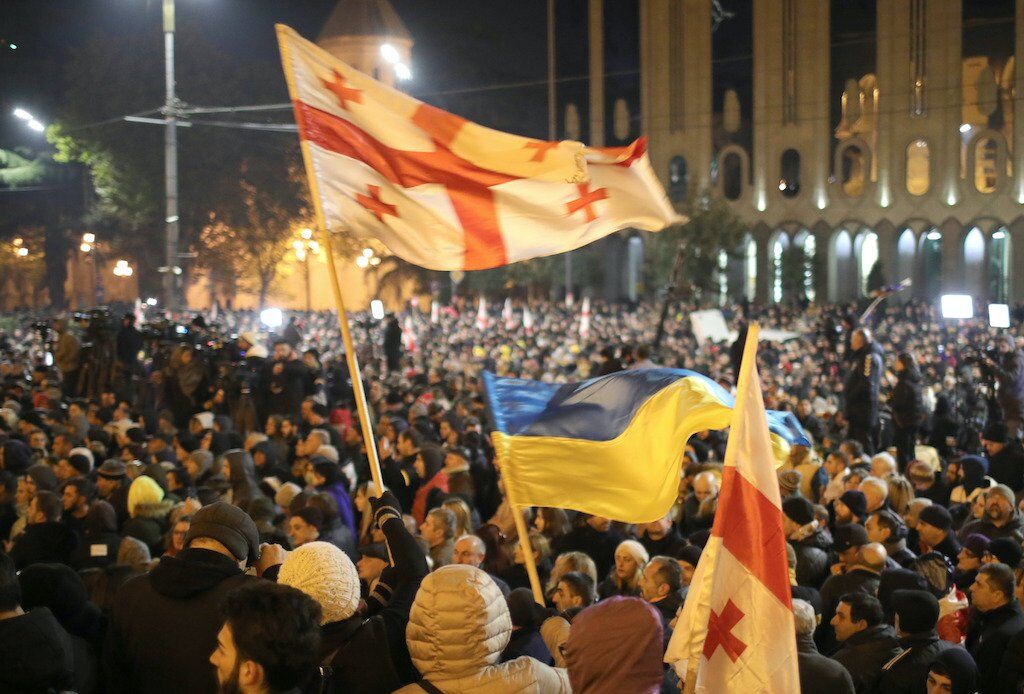 "Люди очень злые": участник "Майдана" в Грузии рассказал, что происходит в Тбилиси