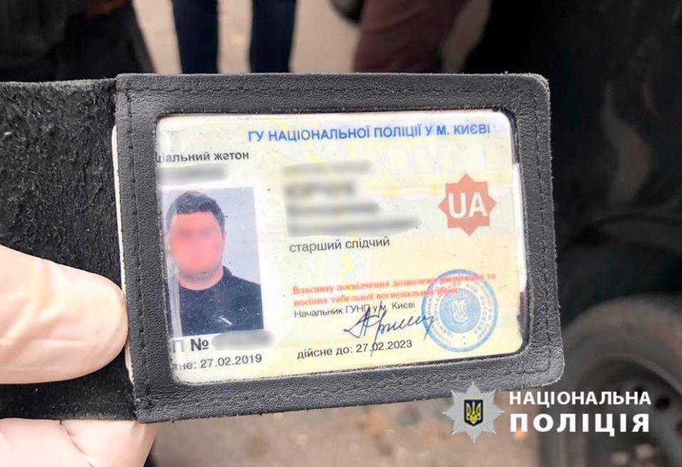 В Киеве сотрудник Оболонского управления полиции требовал $1000 за возвращение авто, которое изъяли в рамках уголовного производства