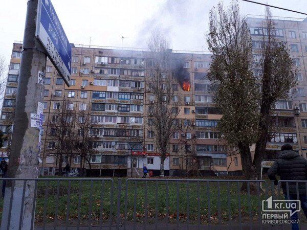 В Кривом Роге загорелась многоэтажка