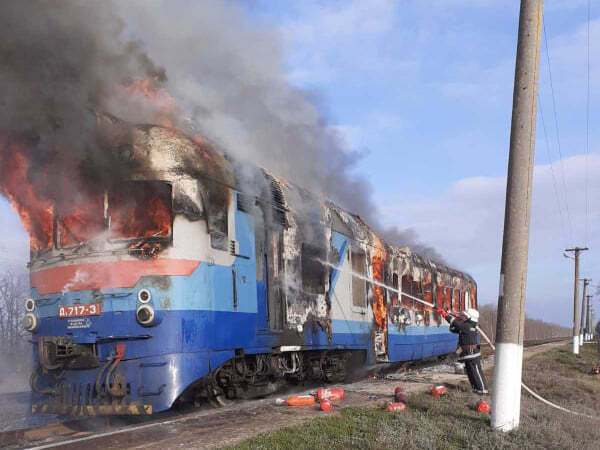 16 ноября произошел пожар в пригородном поезде Колосовка-Николаев