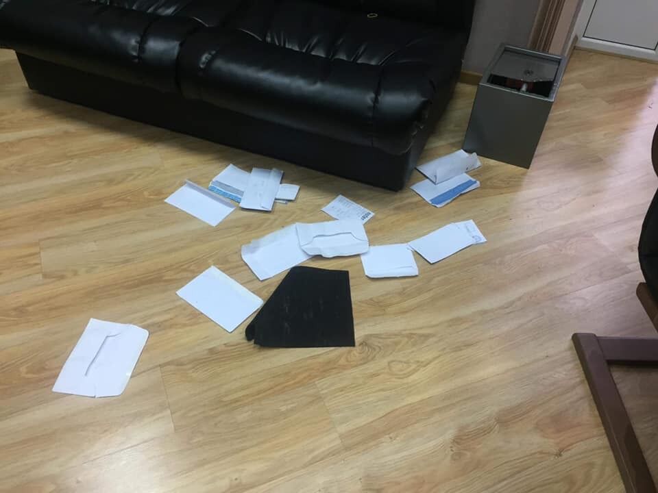 В обворованном офисе НСЖУ сейф взломали, а документы разбросали