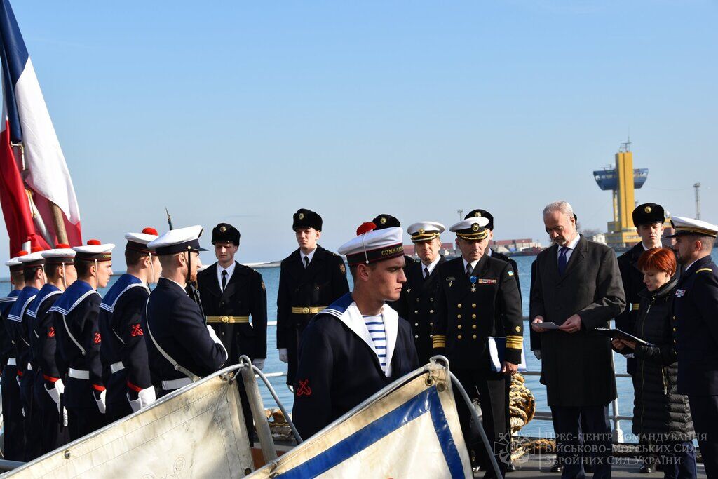 Командующего ВМС Украины наградили французским орденом