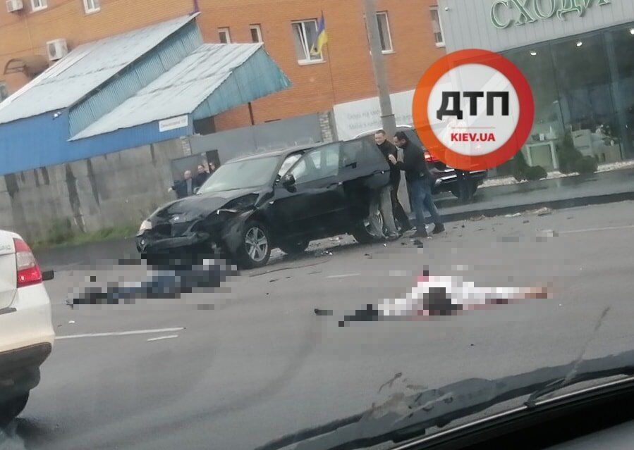 В Киеве на Окружной дороге, недалеко от поворота на улицу Стеценко, 4 ноября произошло кровавое ДТП