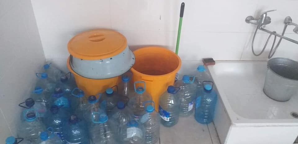 Вода в бутылях