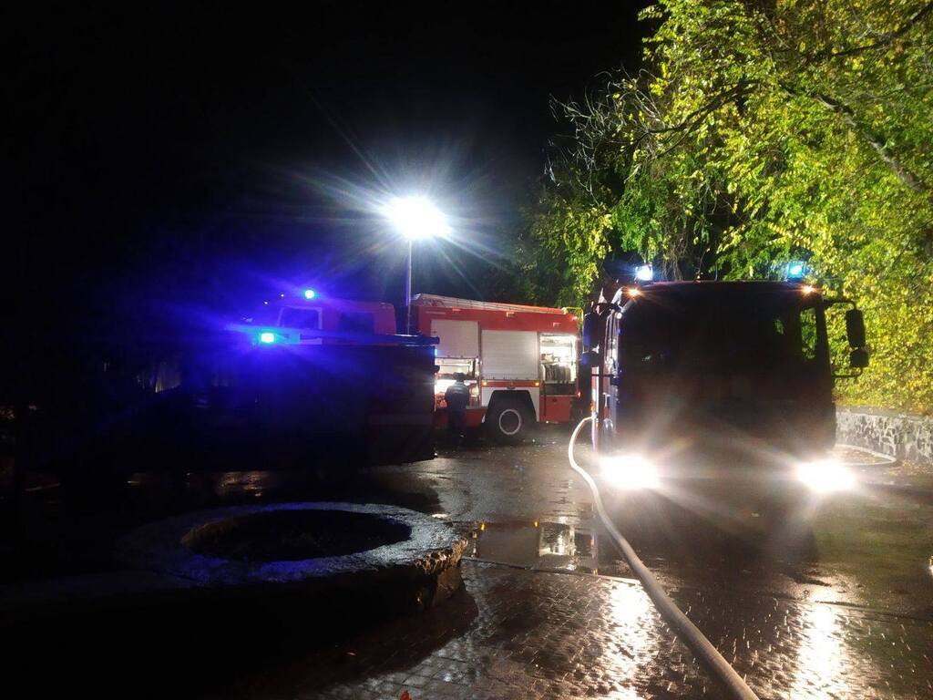 В Ривне вспыхнул крупный пожар в ресторане: фото с места событий