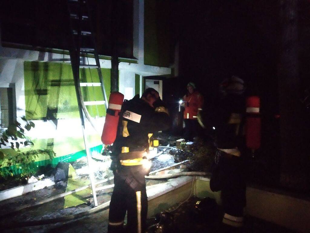 В Ривном вспыхнул крупный пожар в ресторане: фото с места событий