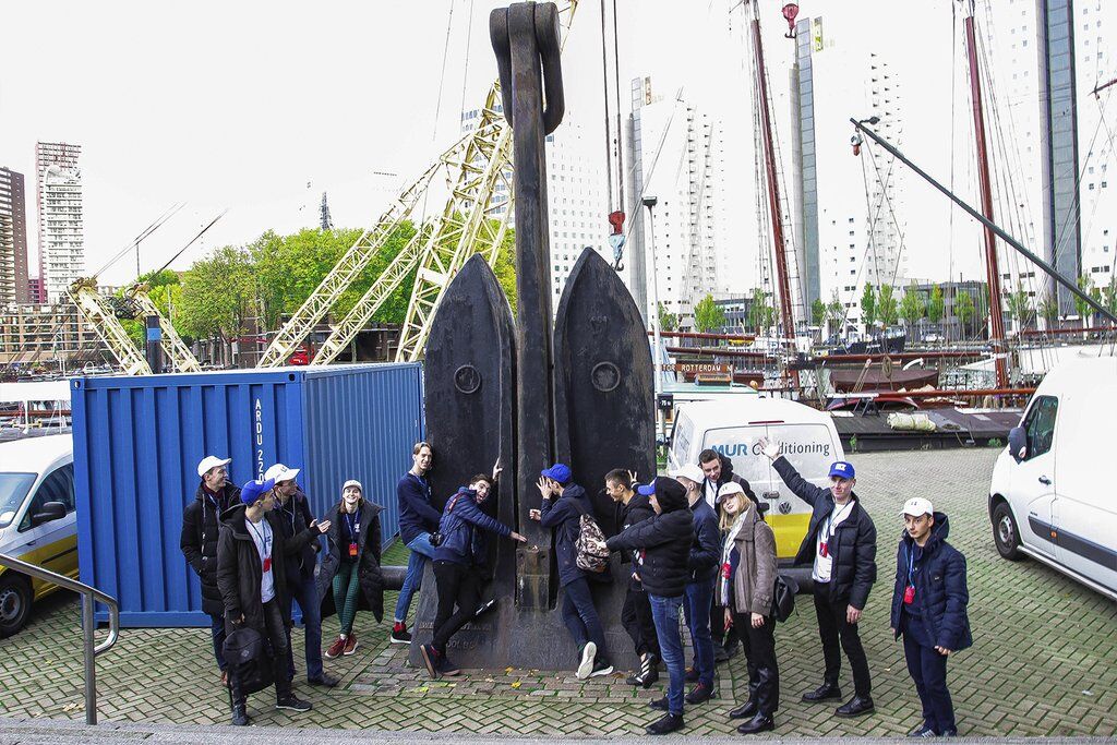 Корабли под открытым небом: благотворители организовали для украинских студентов экскурсию по Роттердаму