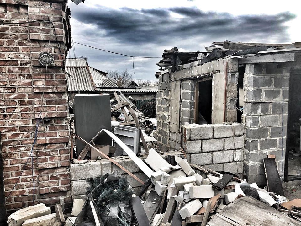 Зруйнований будининок Повних у Мар'їнці