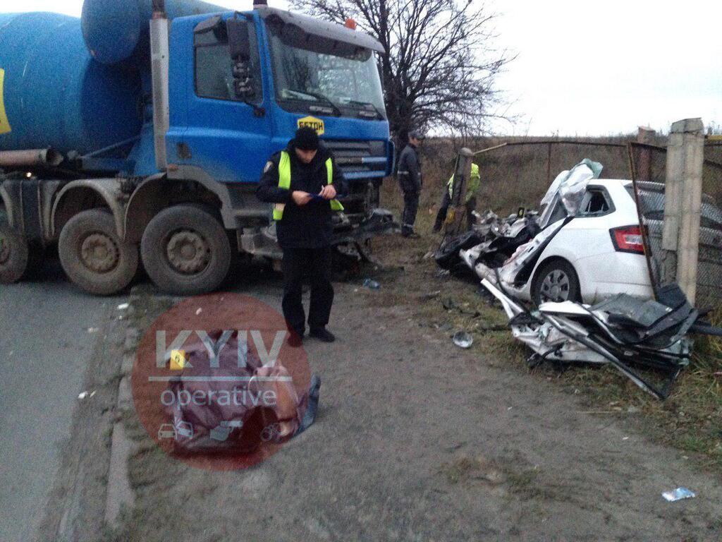 "Розчавило легені": у Києві у страшній ДТП загинула 21-річна дівчина. Фото 18+