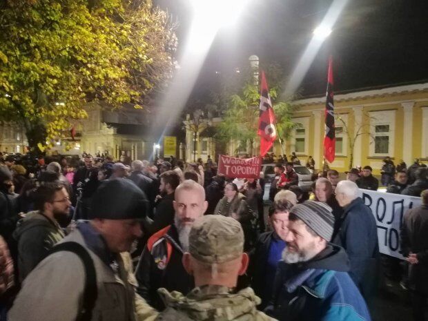 Протесты под посольством Польши в Киеве