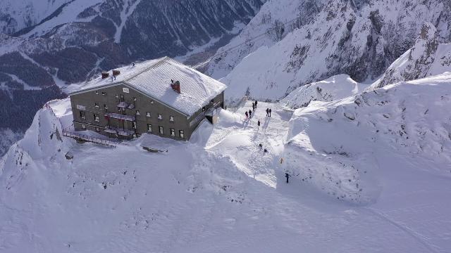 В Альпах під лавиною загинули неслухняні туристи: що сталося