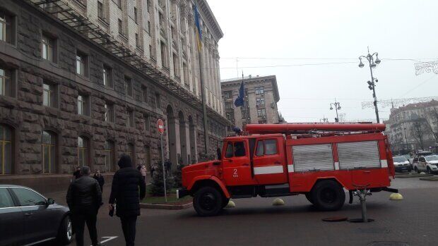 З приміщення терміново евакуювали всіх працівників і відвідувачів