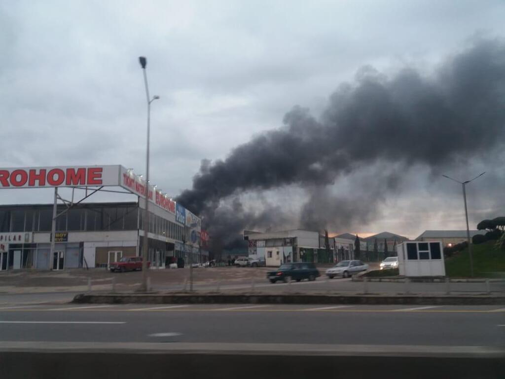 Пожежа на ринку будматеріалів у Баку