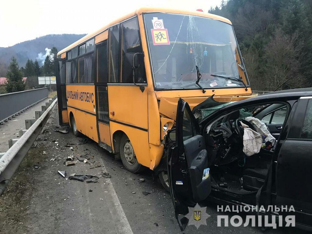 На Львівщині потрапив у ДТП автобус із дітьми