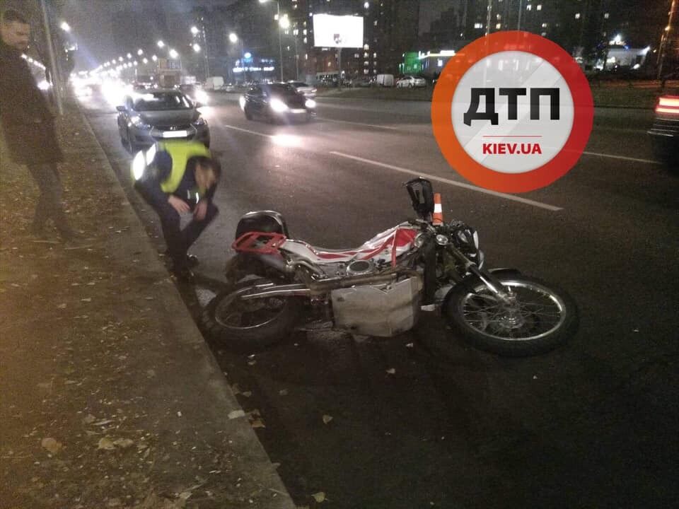 В Дарницком районе Киева в ночь на 11 декабря произошло смертельное ДТП с участием мотоциклиста и пешехода