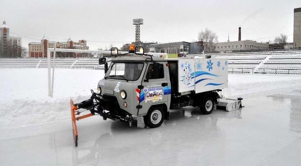 Современный ледозаливочный комбайн МКМ-1904-03 на шасси УАЗ