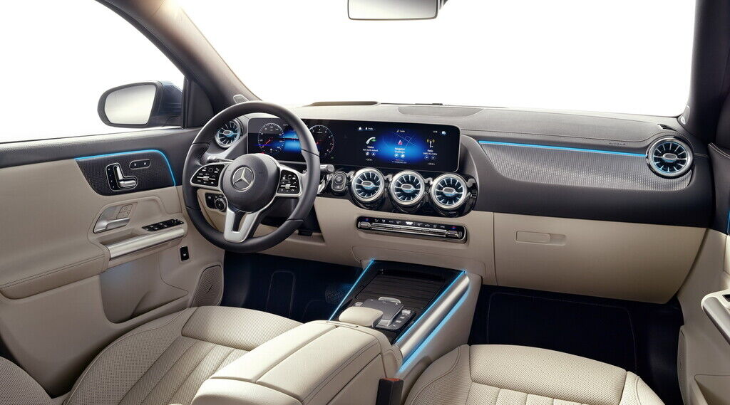 Салон Mercedes-Benz GLA 2020 выглядит роскошно и современно