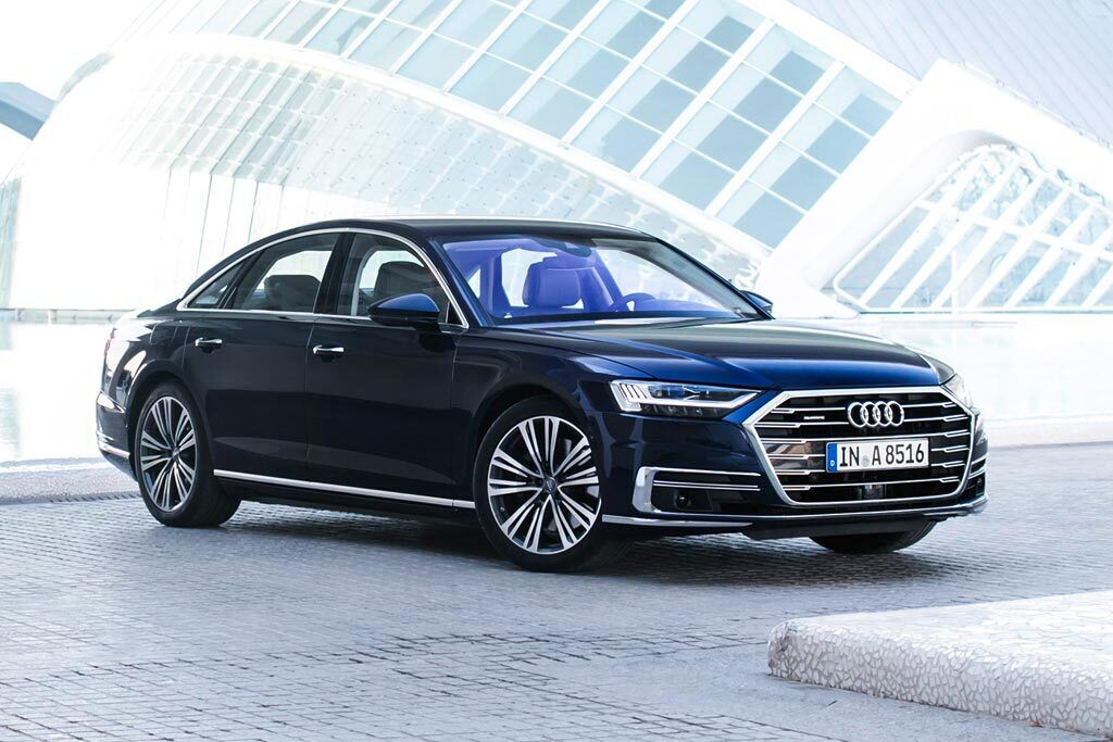 А так новая Audi A8 выглядит, когда она чистая и кому-то нужна