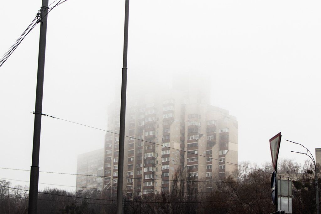 Через туман у Києві утворилися величезні затори