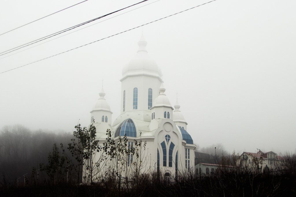 Киев в четверг, 12 декабря, внезапно накрыл густой туман