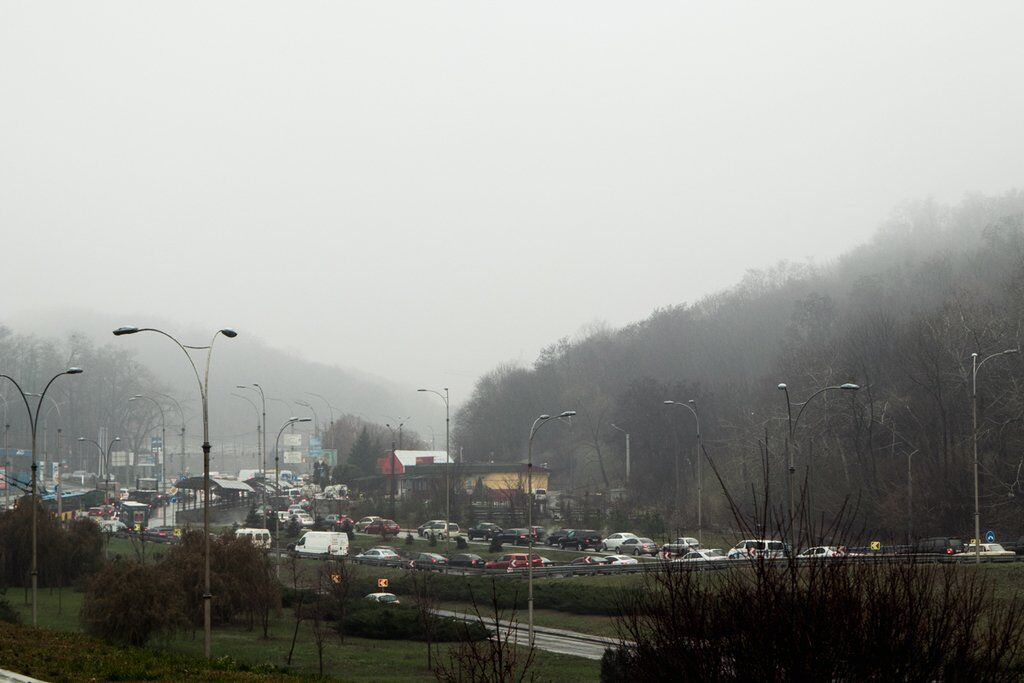Из-за тумана в Киеве образовались огромные пробки