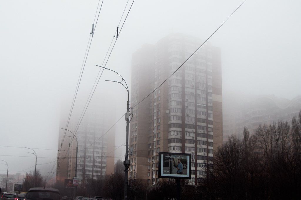 Киев в четверг, 12 декабря, внезапно накрыл густой туман