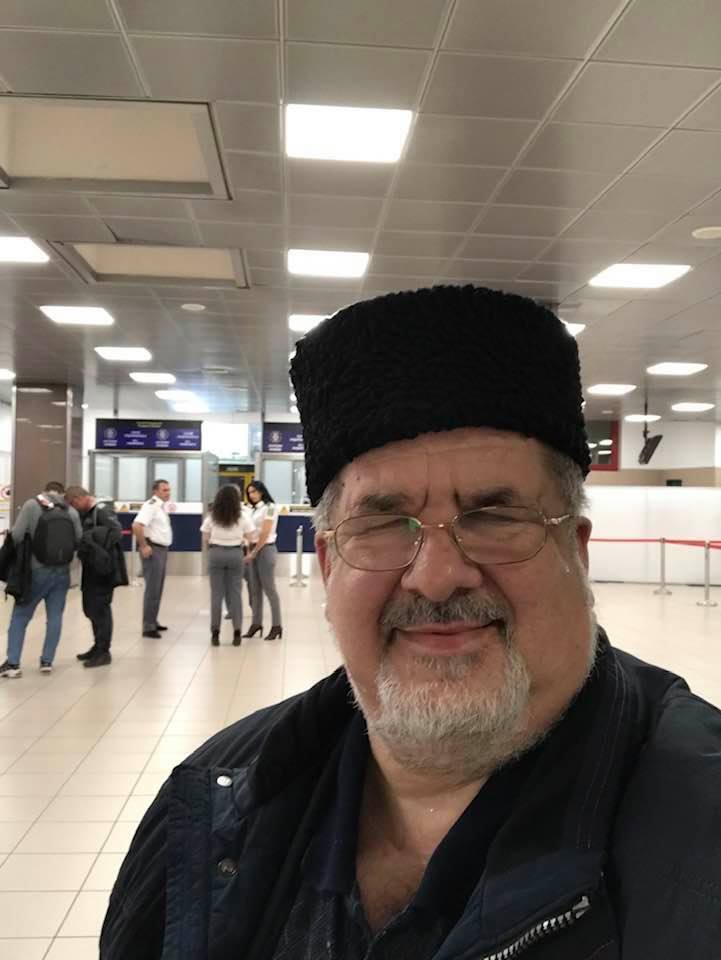 Рефат Чубаров в аеропорту Бухареста