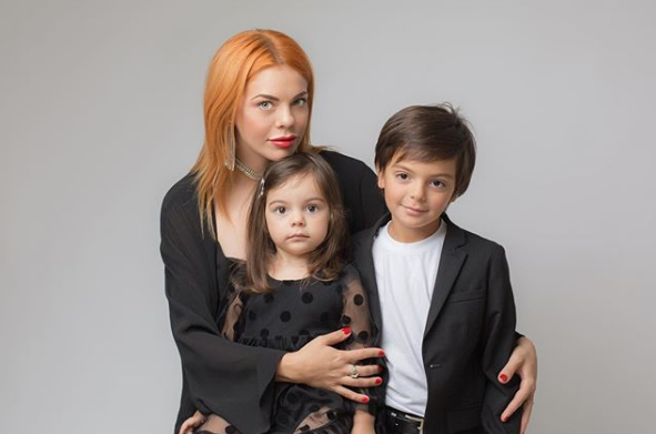 Анастасія Стоцька з дітьми
