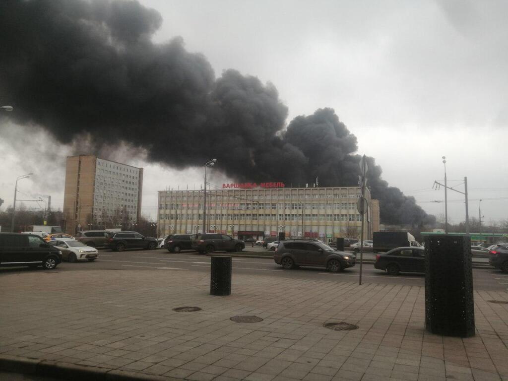 У Москві загорілося складське приміщення
