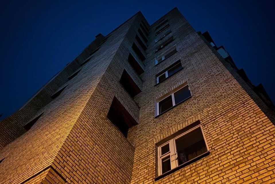 В Киеве молодая мама выбросилась из окна 10-го этажа