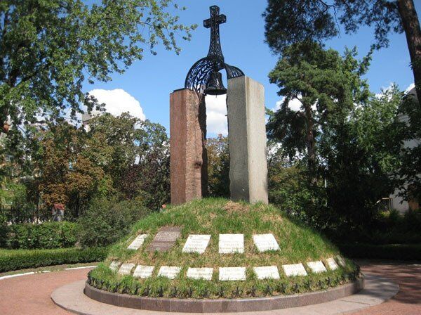 Меморіал пам'яті жертв Чорнобиля в храмовому комплексі Архангела Михаїла