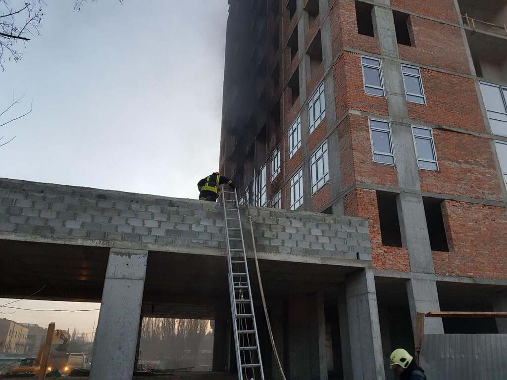 В Киеве горел новострой