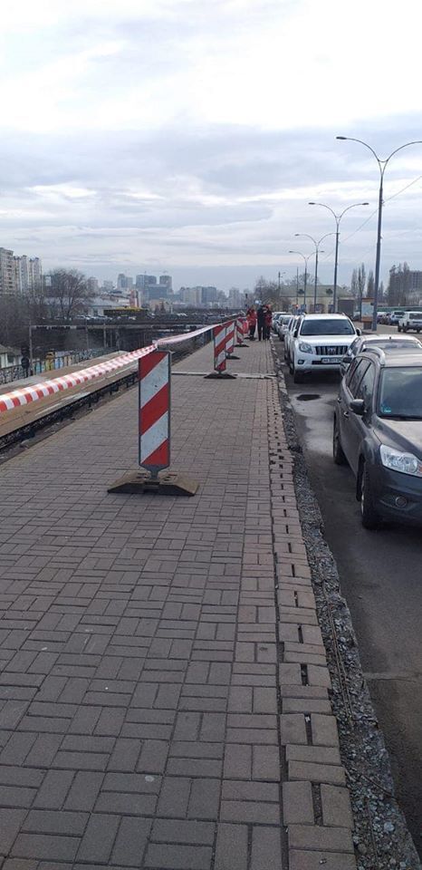 У Києві впала огорожа вздовж залізничних шляхів
