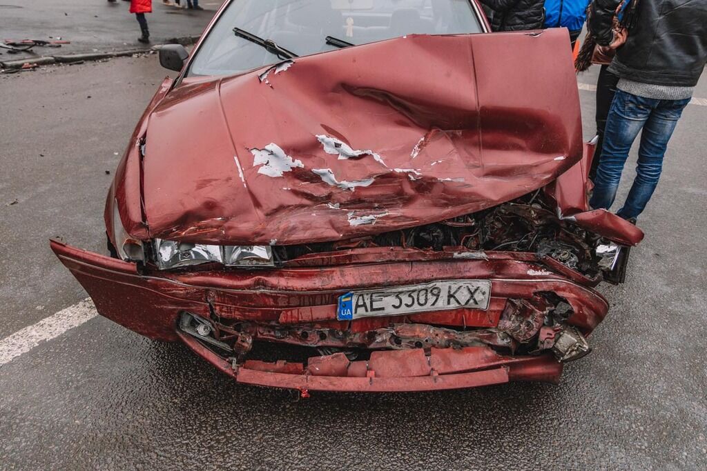 В Днепре авто после ДТП выбросило на пешеходный переход