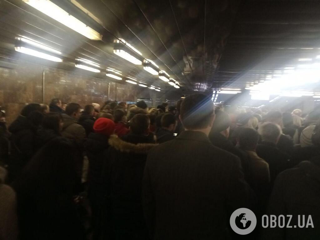 Пассажирский "коллапс" в метро Киева 17 декабря