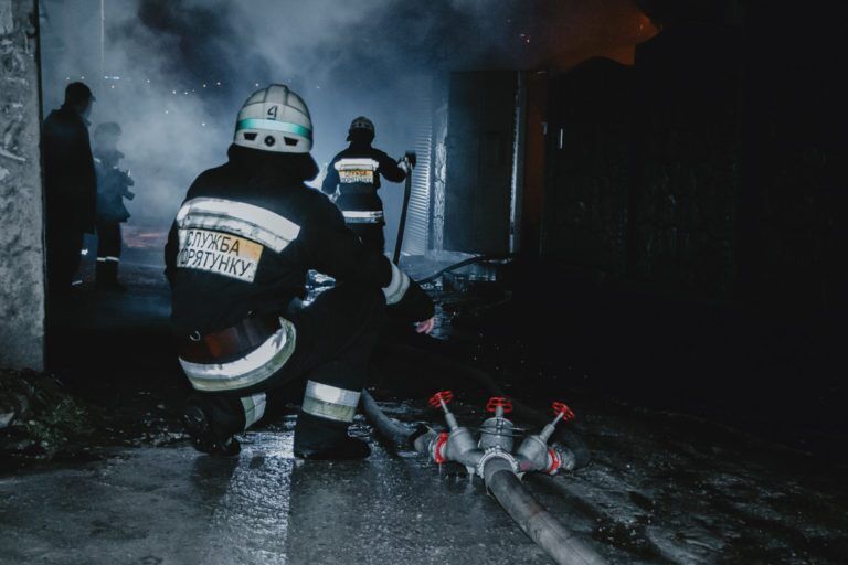 У Дніпрі сталася масштабна пожежа в приватному секторі