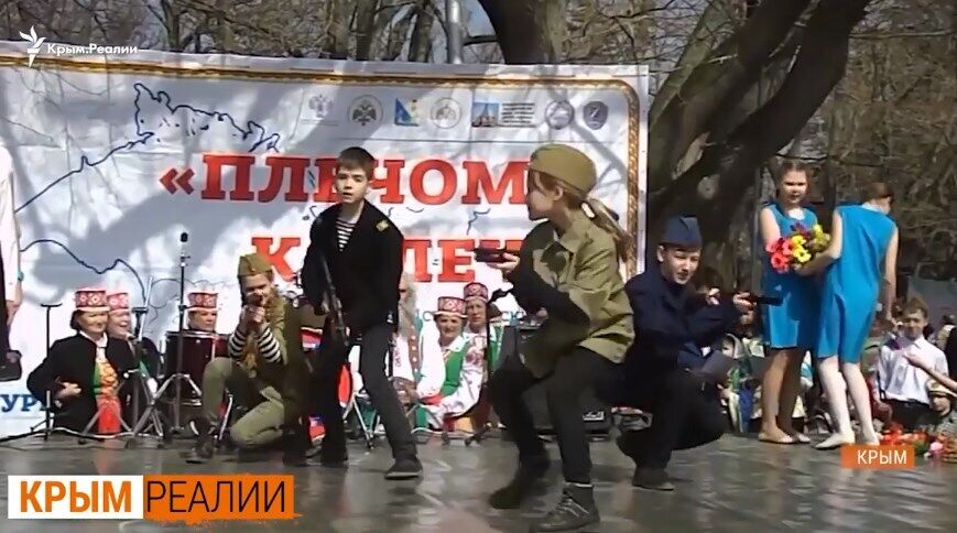 Детей у Крыму учат войне