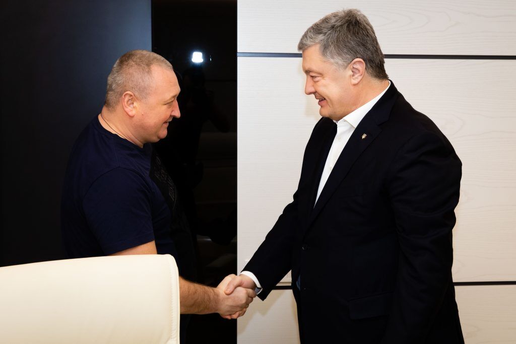 Петро Порошенко привітав Дмитра Марченка зі звільненням