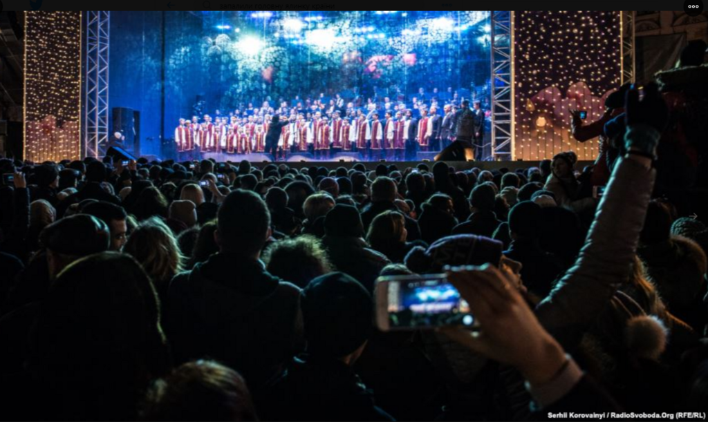 В Киеве зажгли главную елку страны: все о праздновании в столице