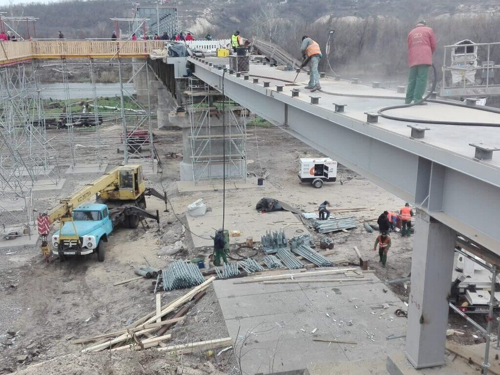Строительство моста у Станицы Луганской