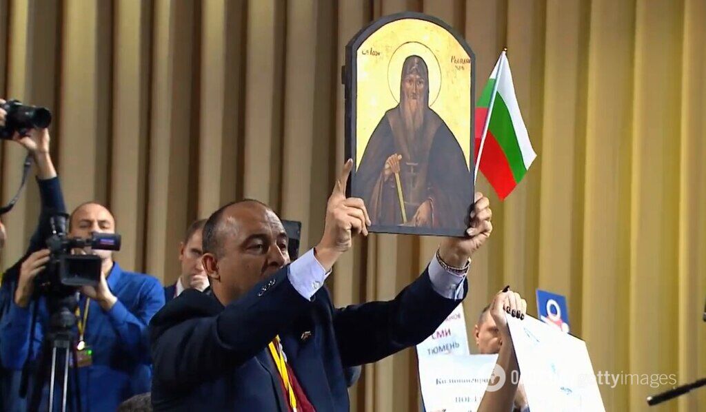 Журналист из Болгарии принес икону