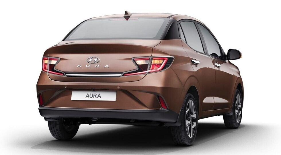 Сзади Hyundai Aura демонстрирует эффектную оптику