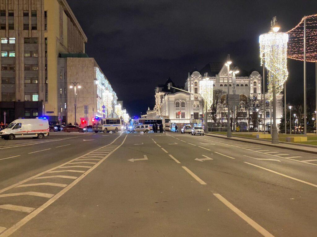 В центре Москвы открыли стрельбу под зданием ФСБ: первые подробности