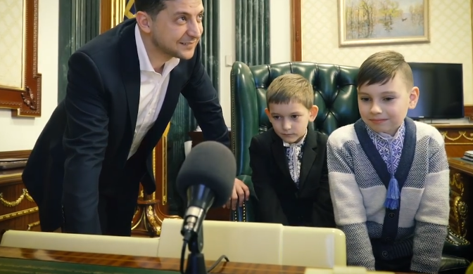 Зеленский пригласил в офис детей погибших героев