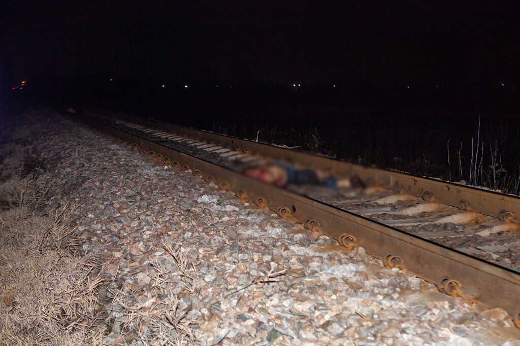 Під Дніпром чоловік моторошно загинув під колесами поїзда. Відео 18+