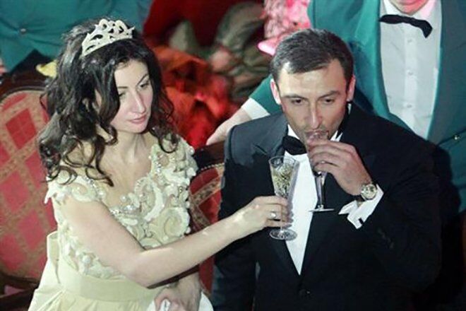 Весілля Шпігель і Соболєва справили з розмахом. На ньому були присутні відомі російські співаки