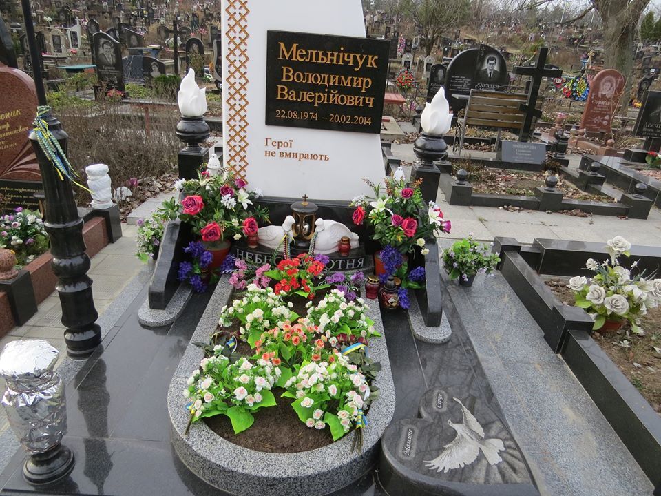 На Киевщине вандалы осквернили могилу героя Небесной сотни