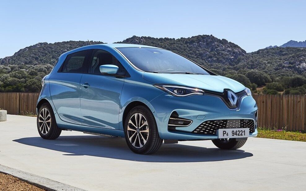 Стандартный электромобиль Renault Zoe 2020 отличается более спокойным кузовом