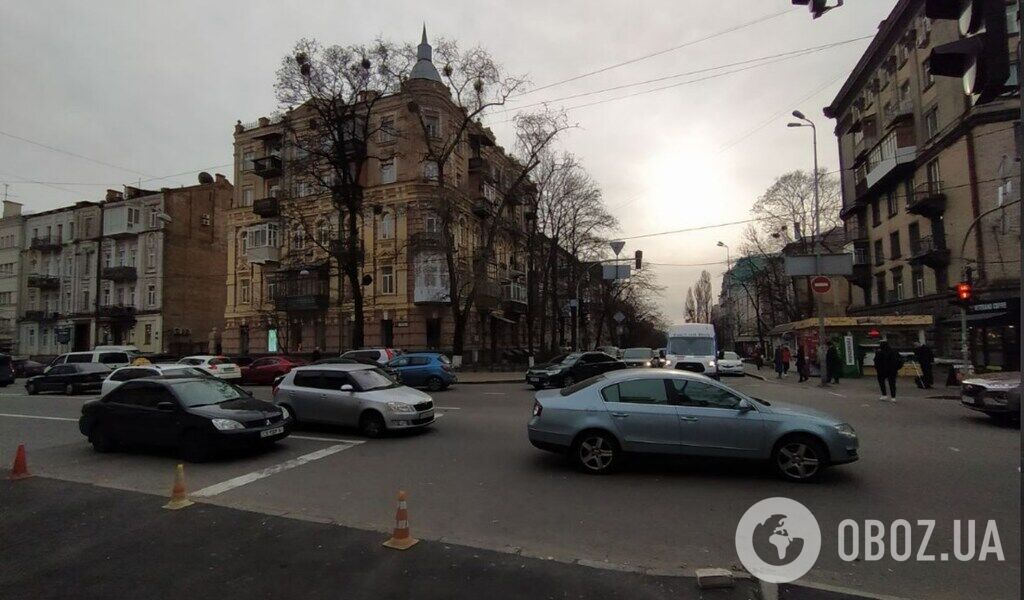 Будинки навпроти ресторану "Маріо", біля якого відбулося вбивство сина Соболєва